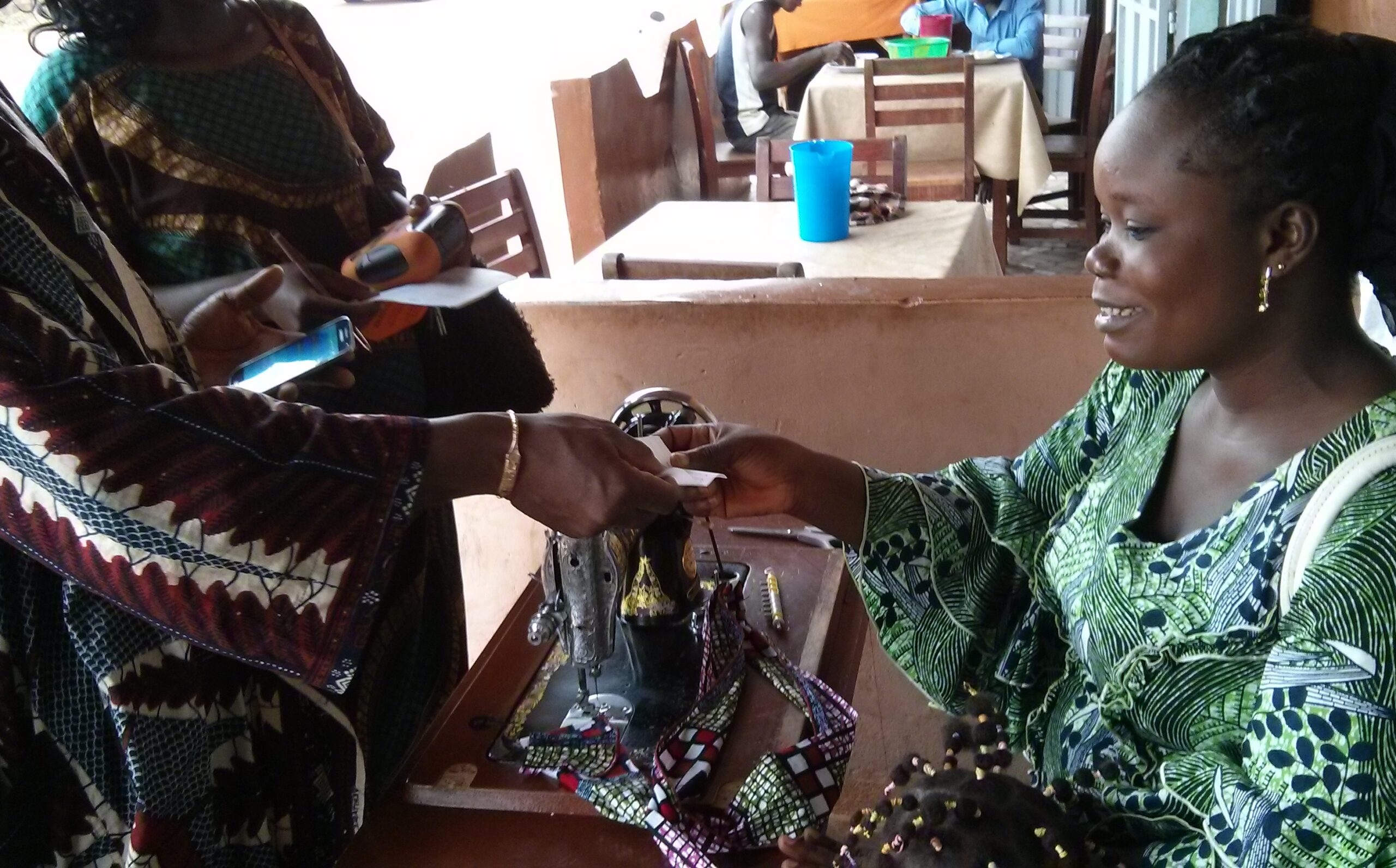 Saving money with on-site deposit service in Benin and Mali